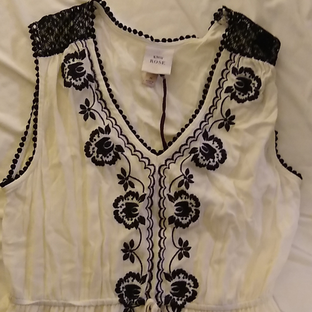 Long cream dress size M gorgeous floral design NWT